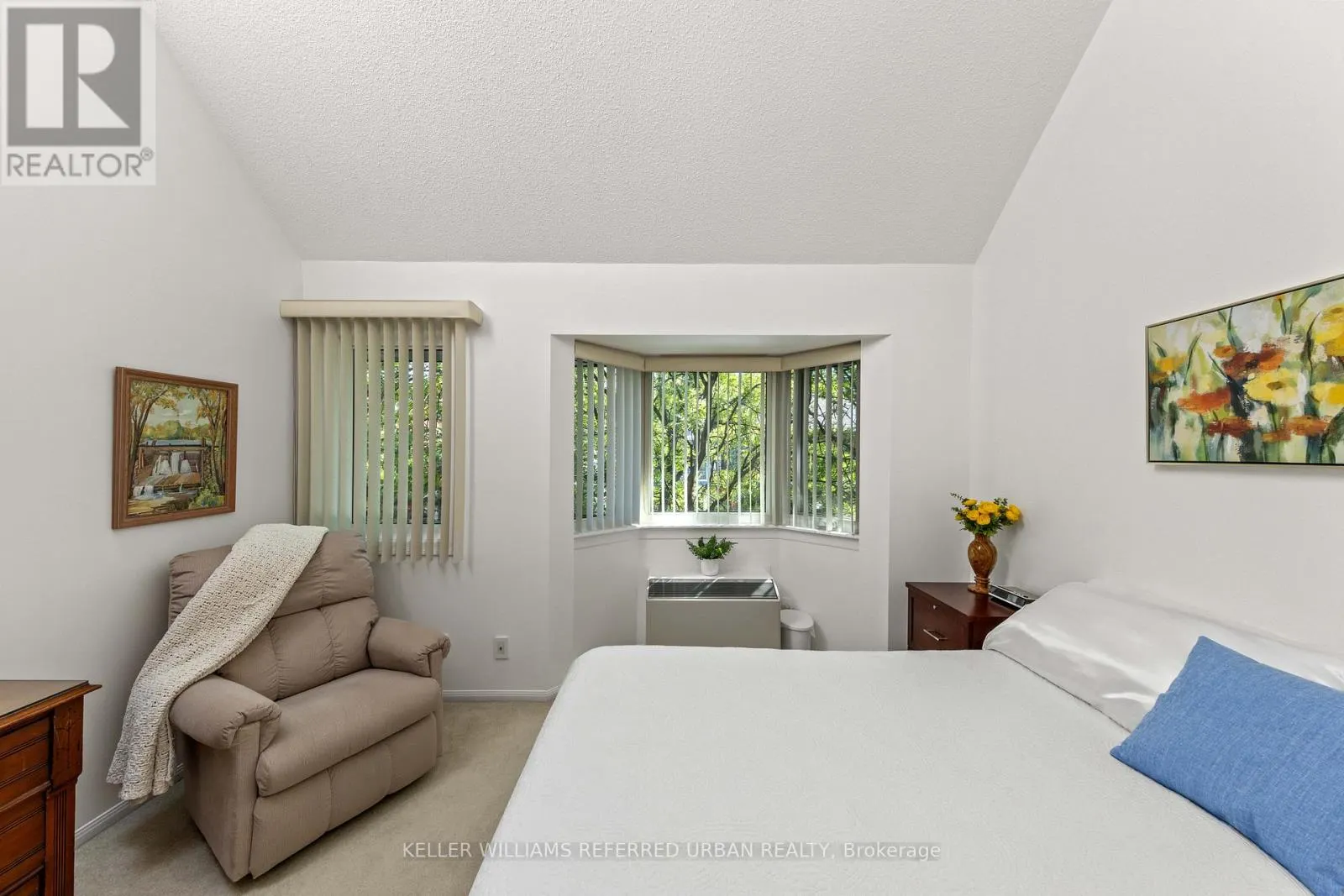 618 - 574 WELLINGTON STREET W