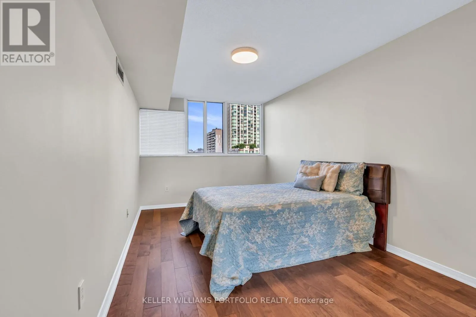 805 - 10 TICHESTER ROAD N