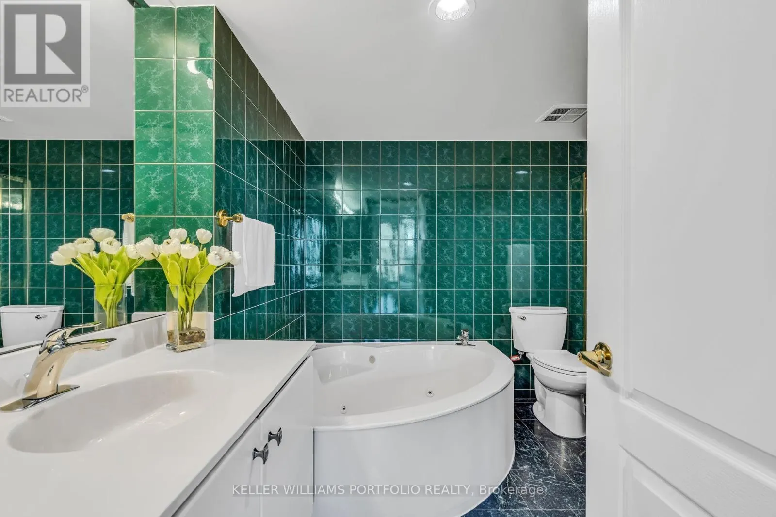 805 - 10 TICHESTER ROAD N