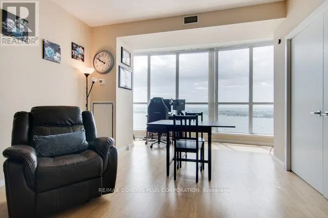 3206 - 208 QUEENS QUAY W