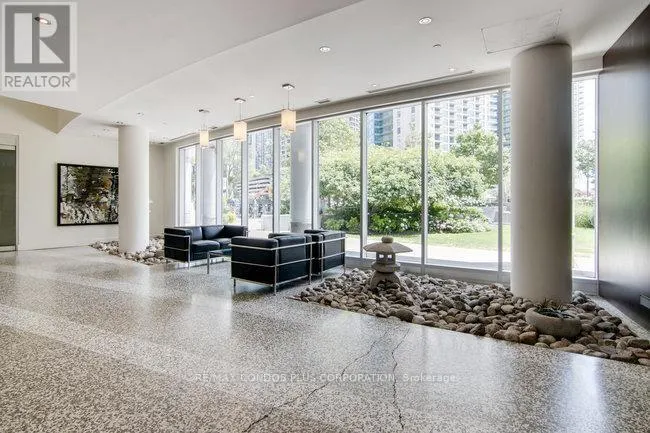 3206 - 208 QUEENS QUAY W