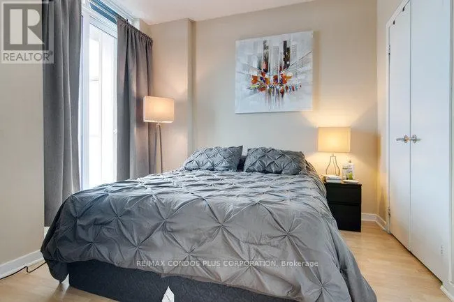 3206 - 208 QUEENS QUAY W