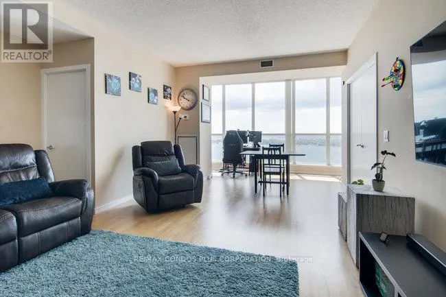 3206 - 208 QUEENS QUAY W