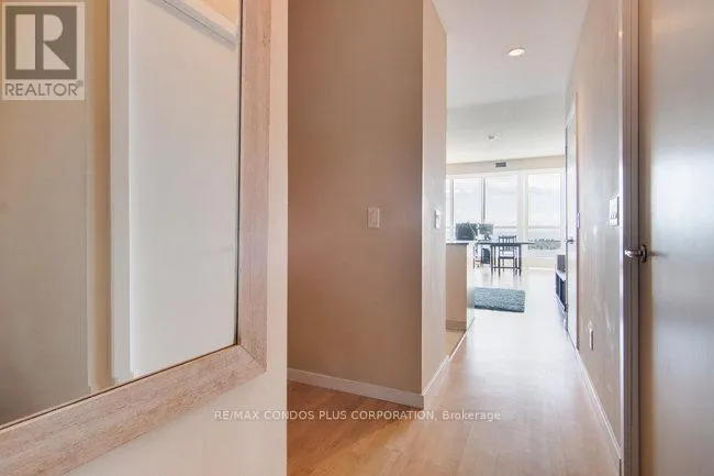 3206 - 208 QUEENS QUAY W