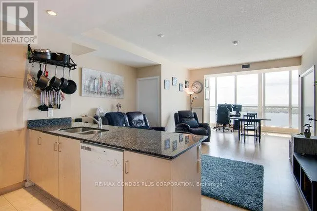 3206 - 208 QUEENS QUAY W