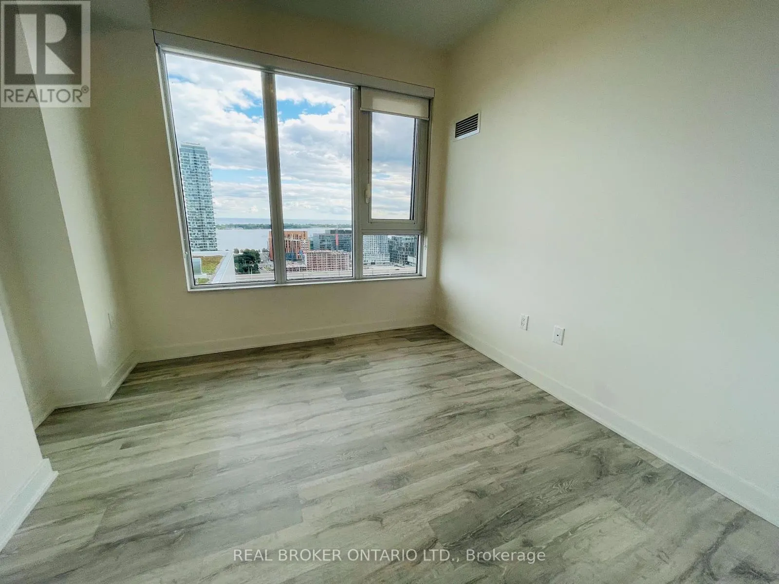 2327 - 135 LOWER SHERBOURNE STREET