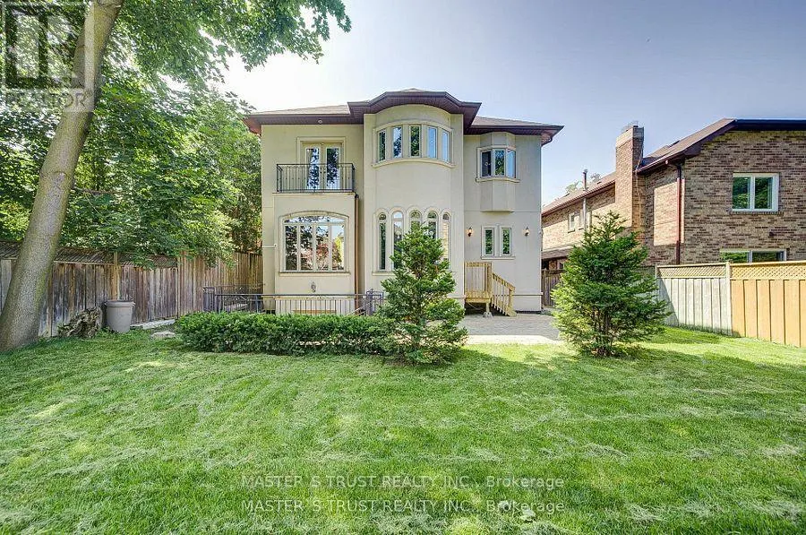 216 PARKVIEW AVENUE