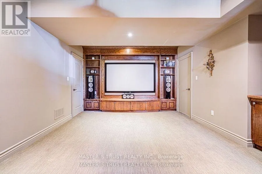 216 PARKVIEW AVENUE