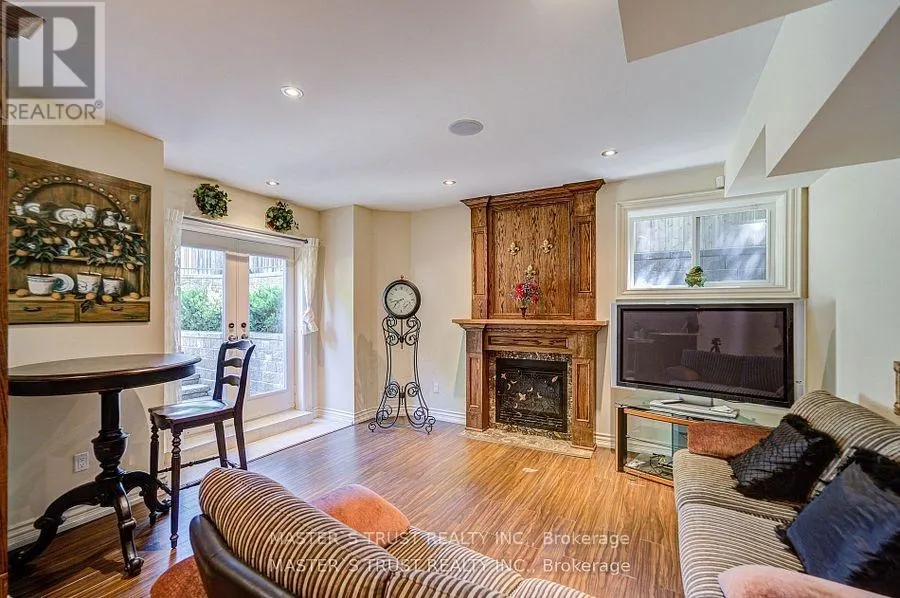 216 PARKVIEW AVENUE