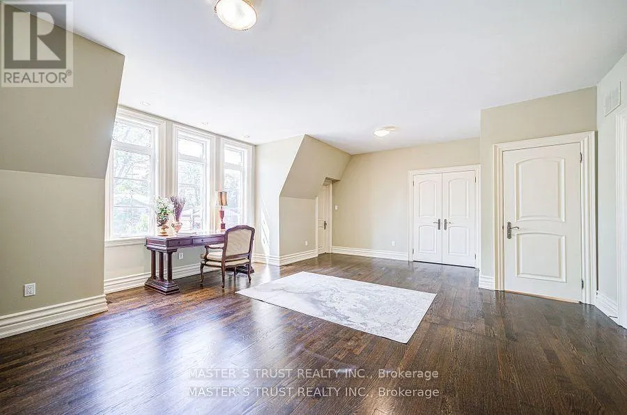 216 PARKVIEW AVENUE