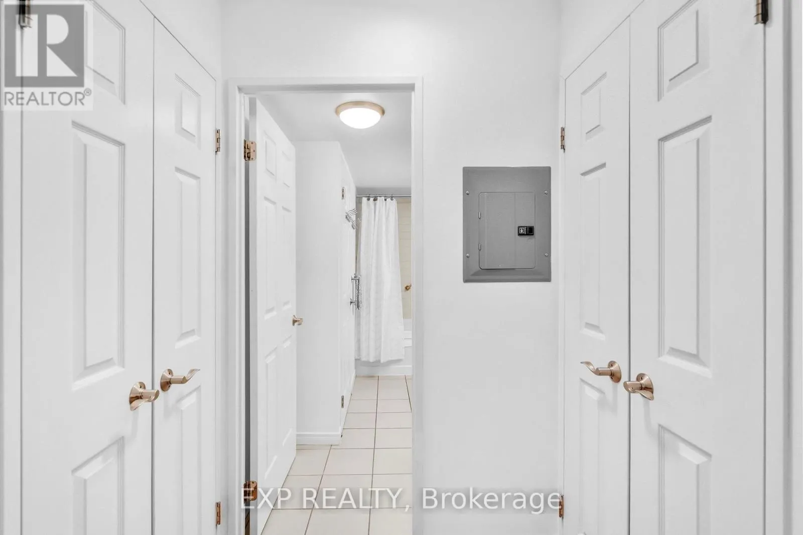 812 - 230 KING STREET E