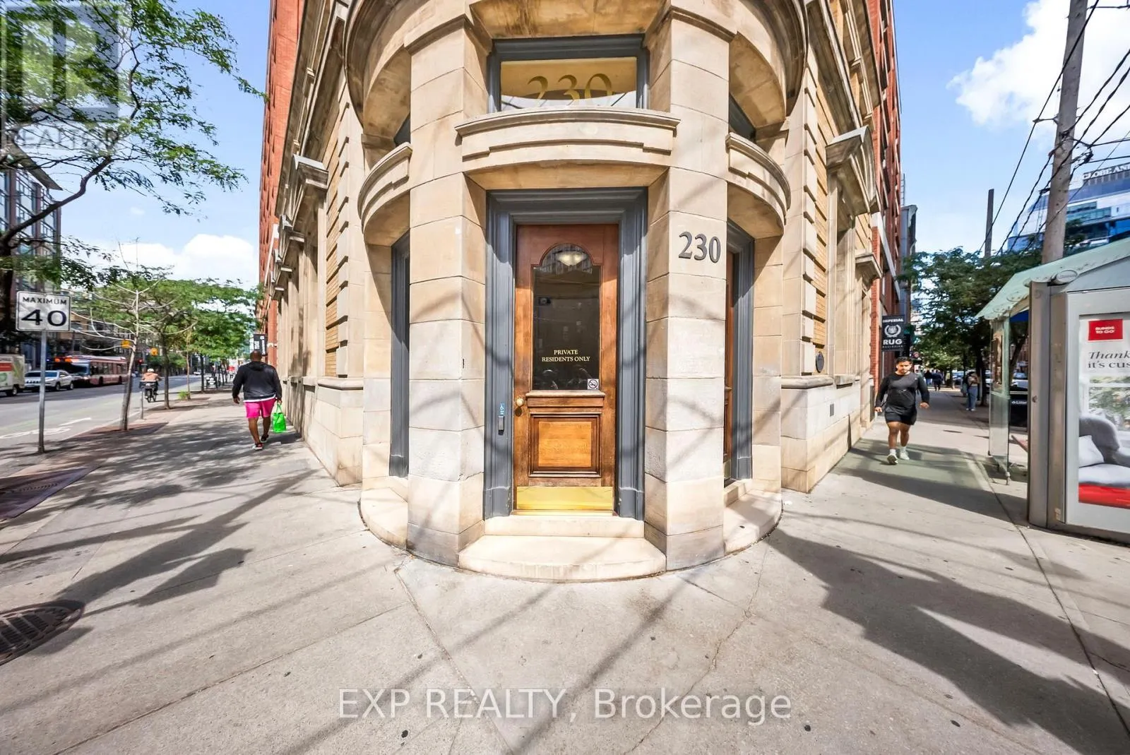 812 - 230 KING STREET E