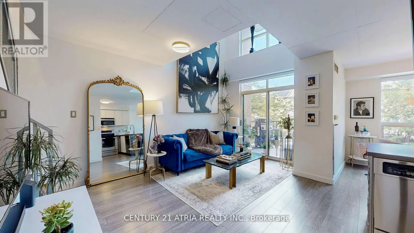 215 - 800 KING STREET W
