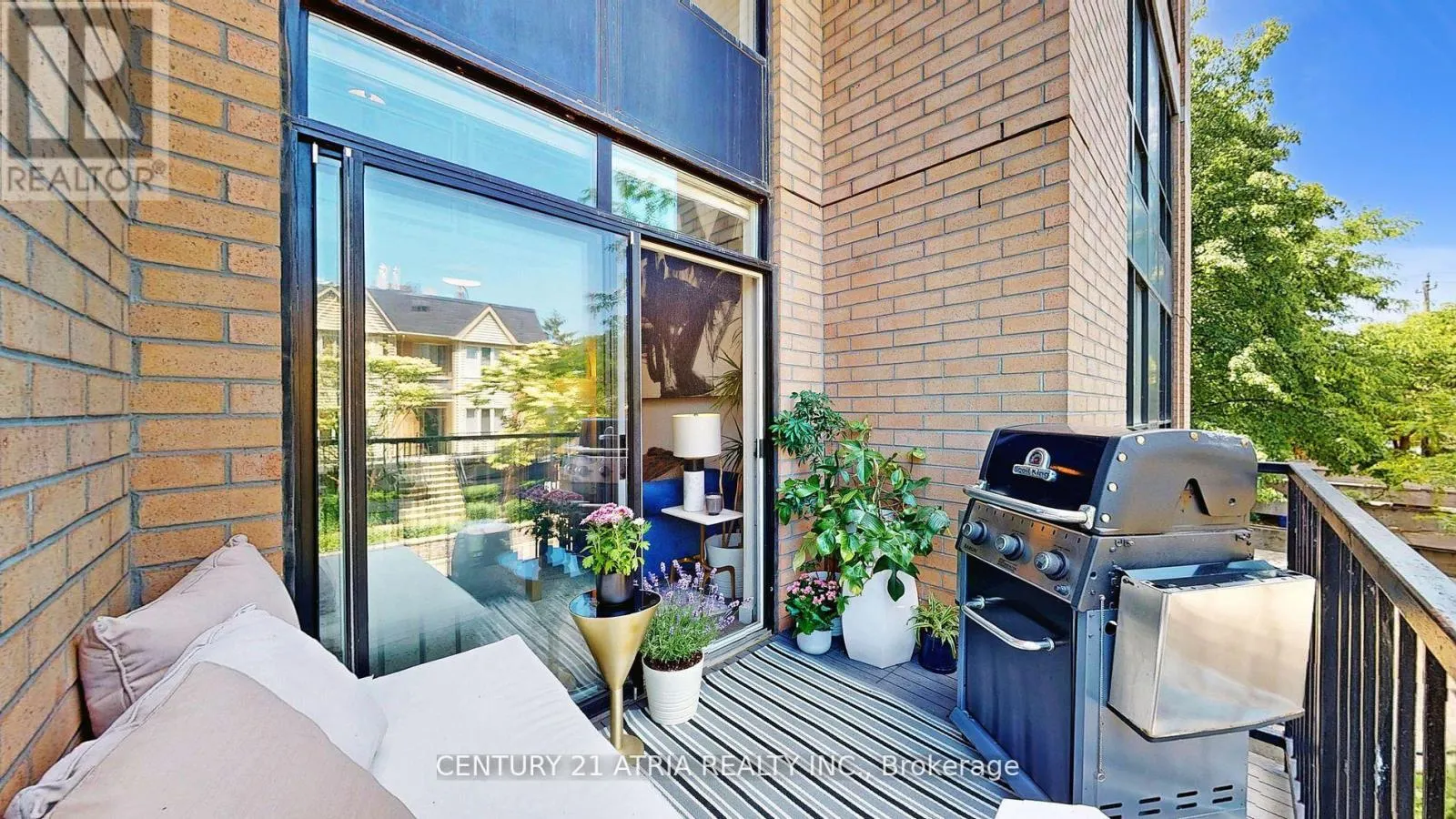 215 - 800 KING STREET W