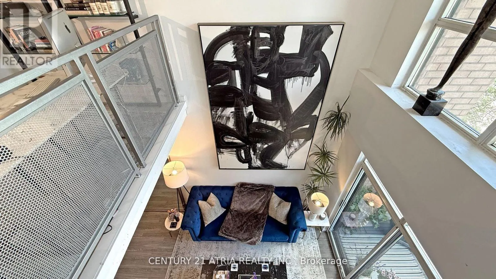 215 - 800 KING STREET W