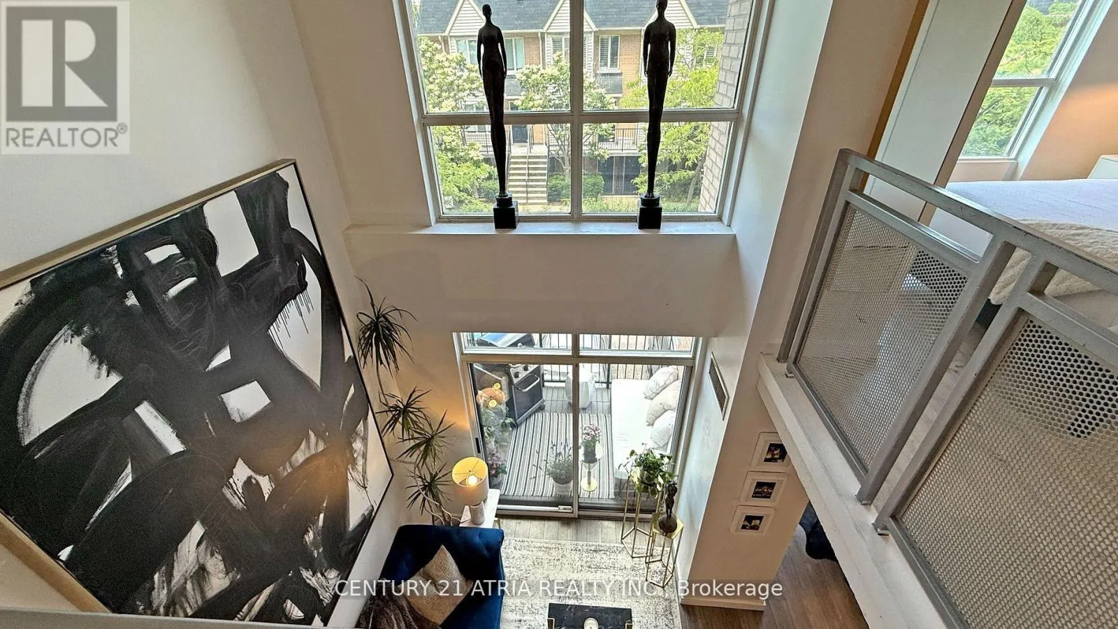 215 - 800 KING STREET W
