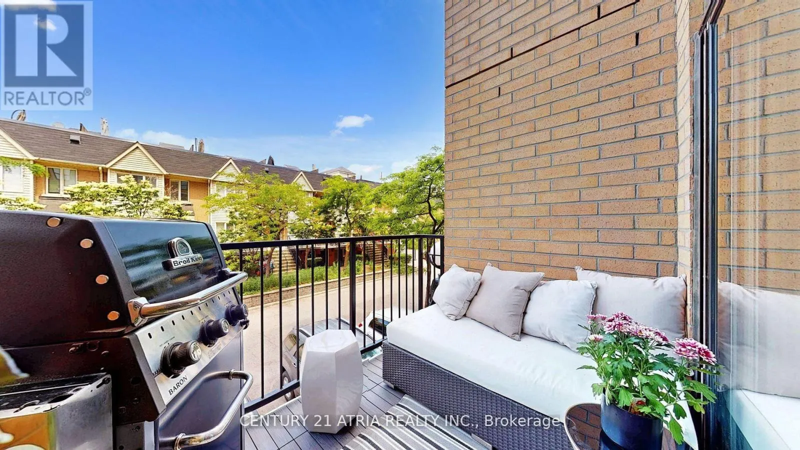 215 - 800 KING STREET W
