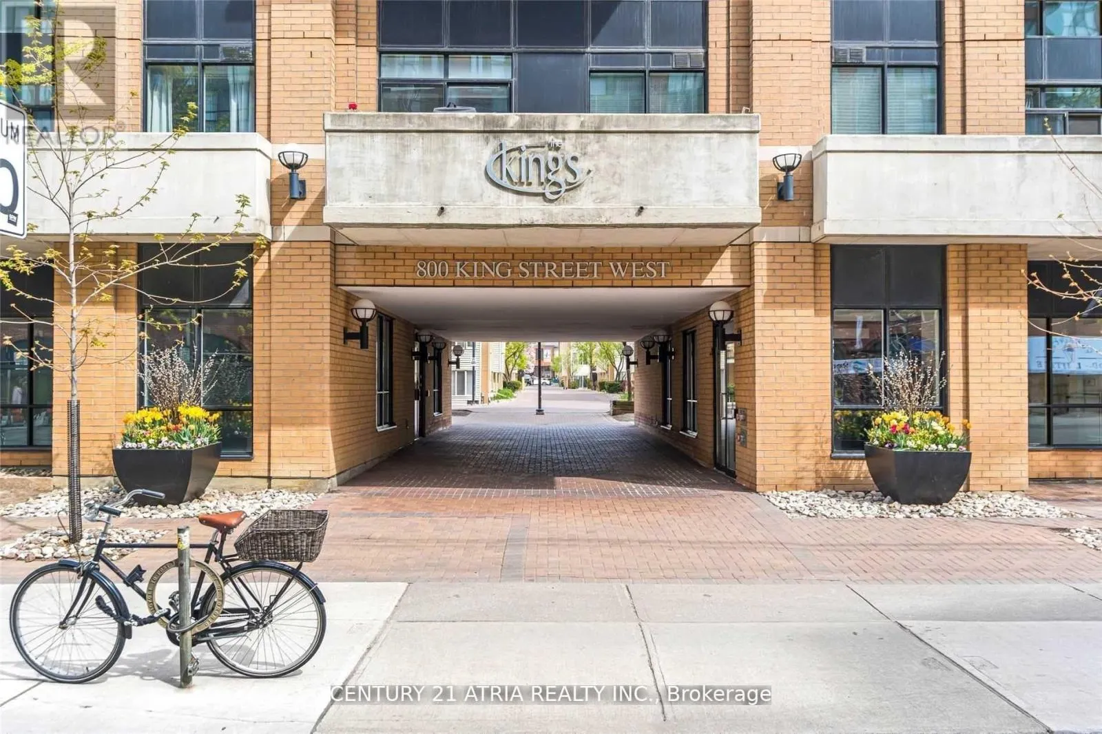215 - 800 KING STREET W