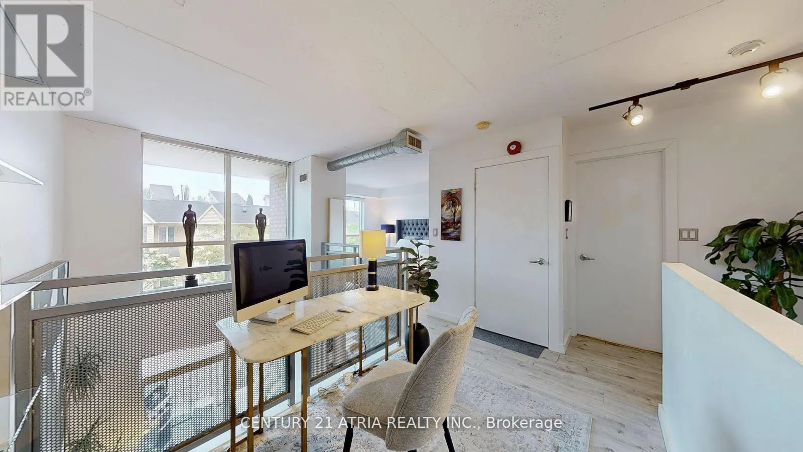 215 - 800 KING STREET W