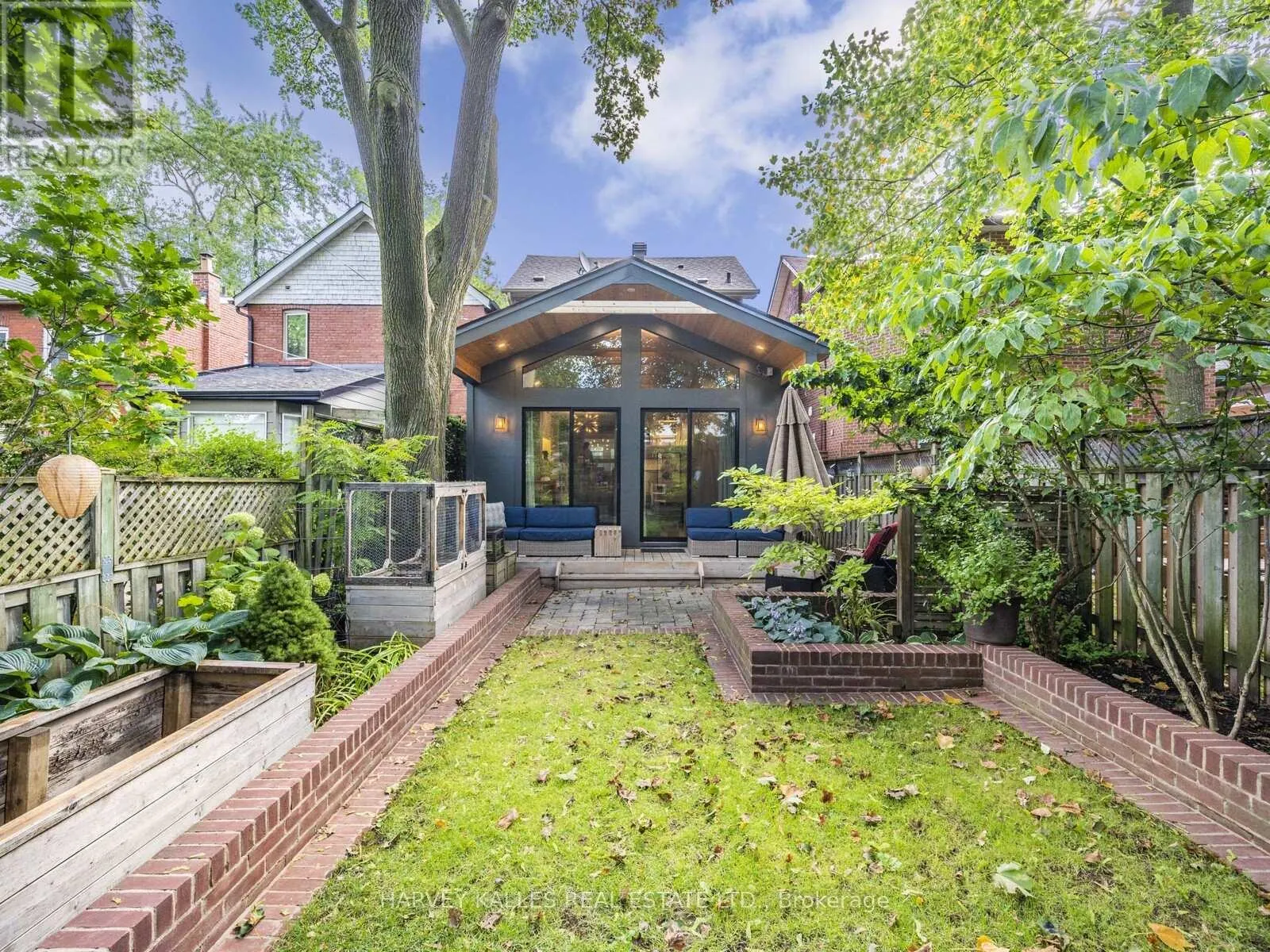 116 PINEWOOD AVENUE