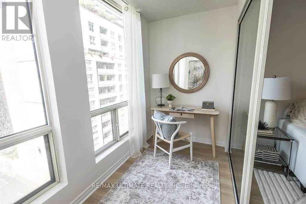 1010 - 25 GRENVILLE STREET