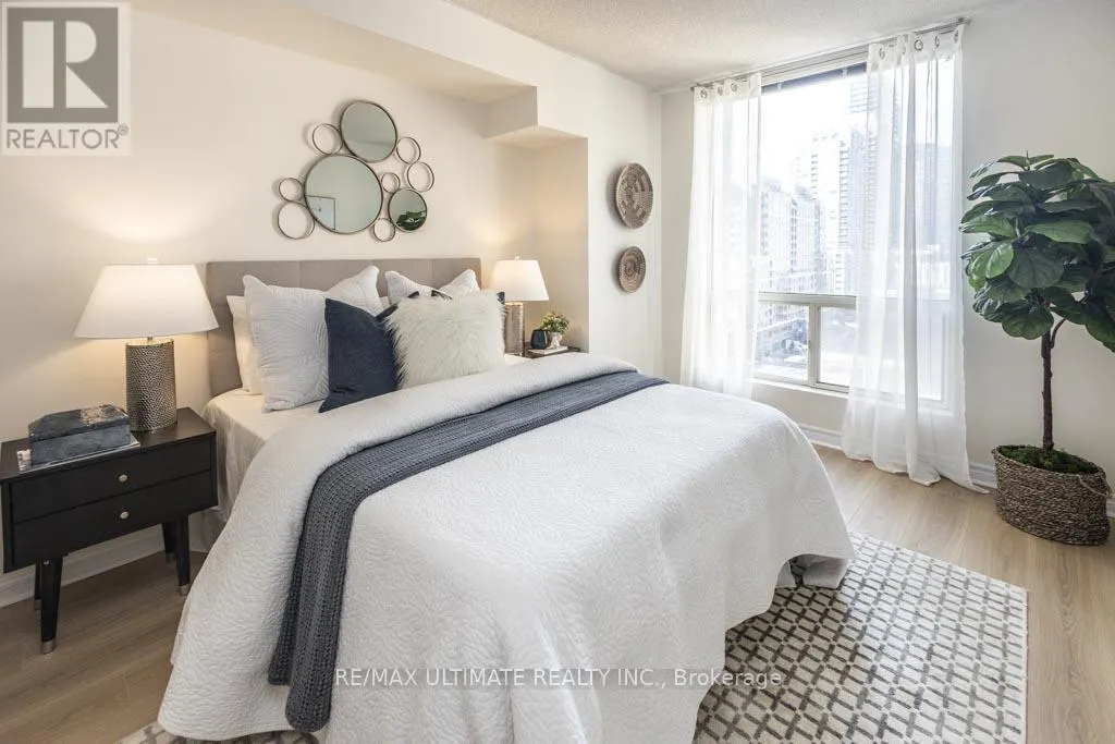 1010 - 25 GRENVILLE STREET