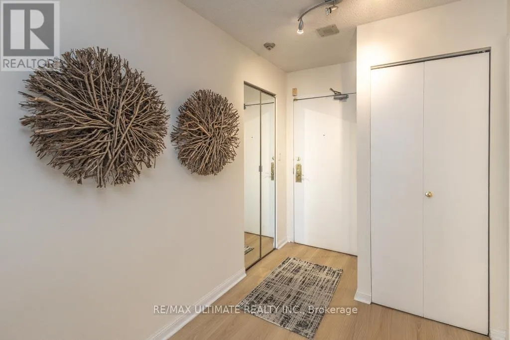 1010 - 25 GRENVILLE STREET