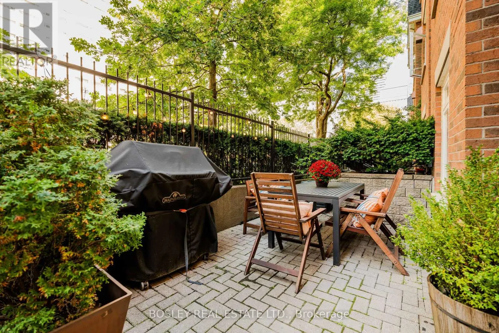 5 - 83 LILLIAN STREET W