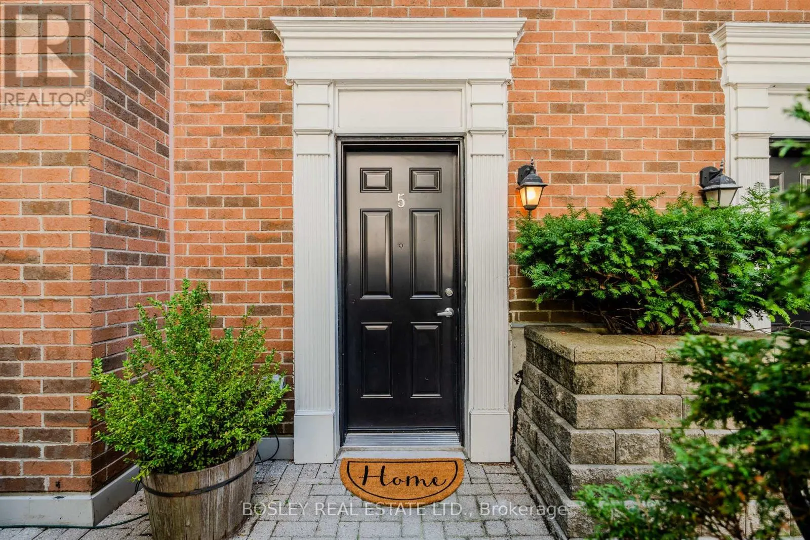 5 - 83 LILLIAN STREET W