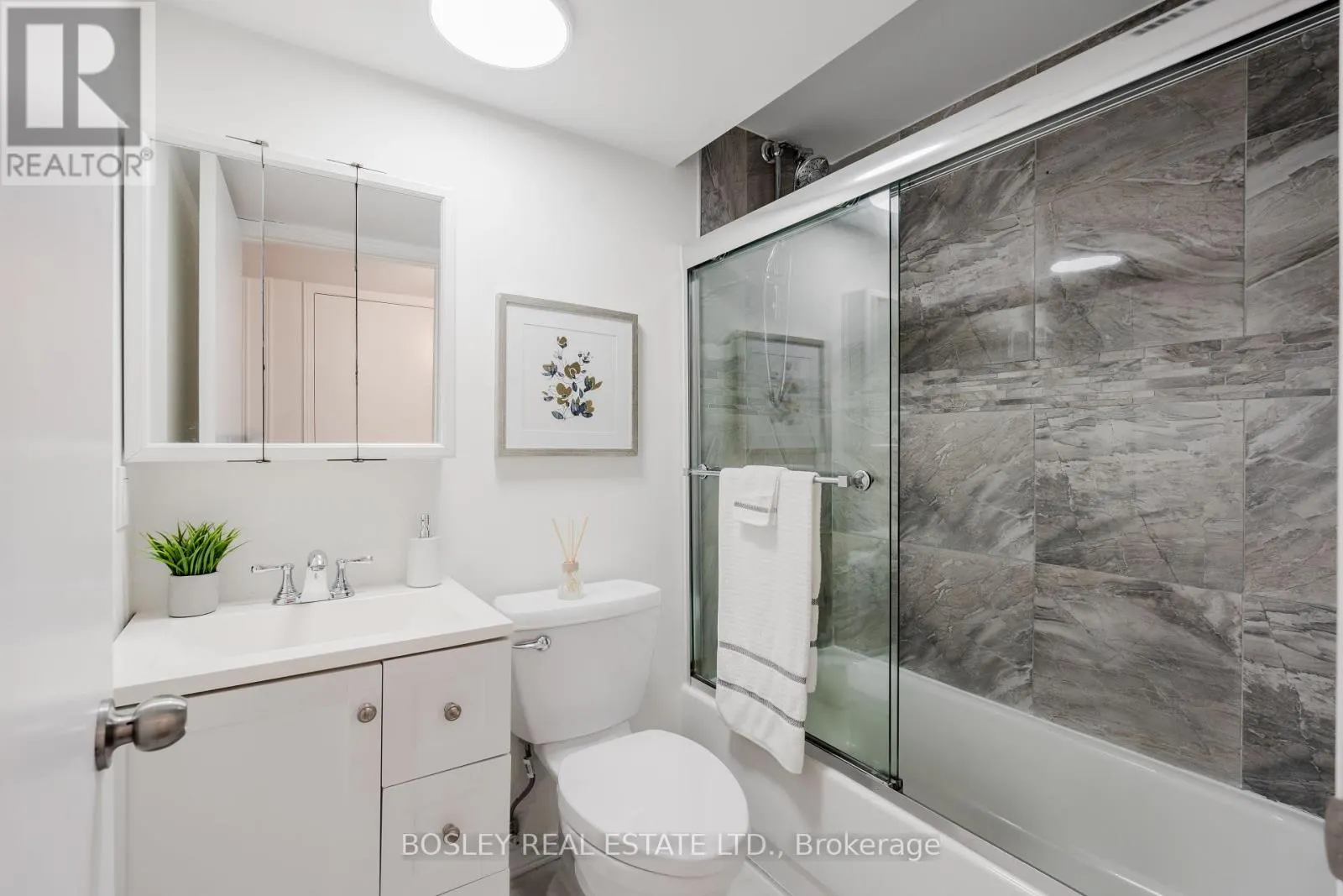 5 - 83 LILLIAN STREET W
