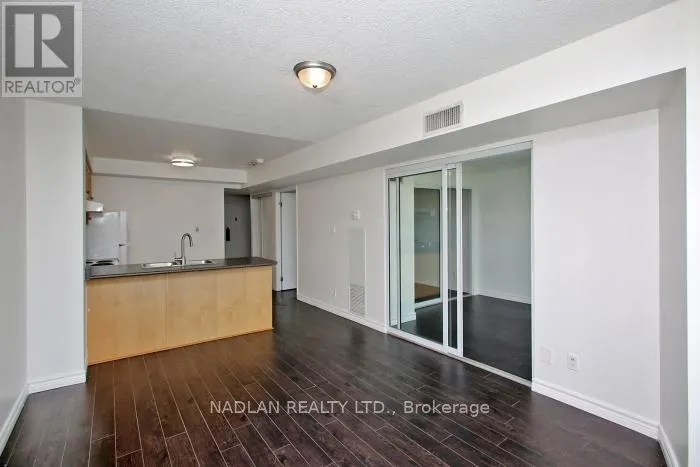 305 - 650 QUEENS QUAY W