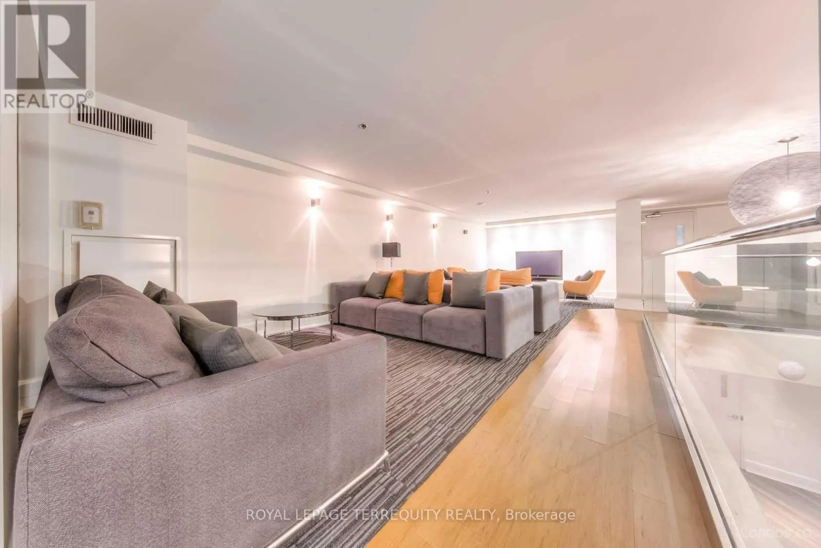 729 - 111 ELIZABETH STREET