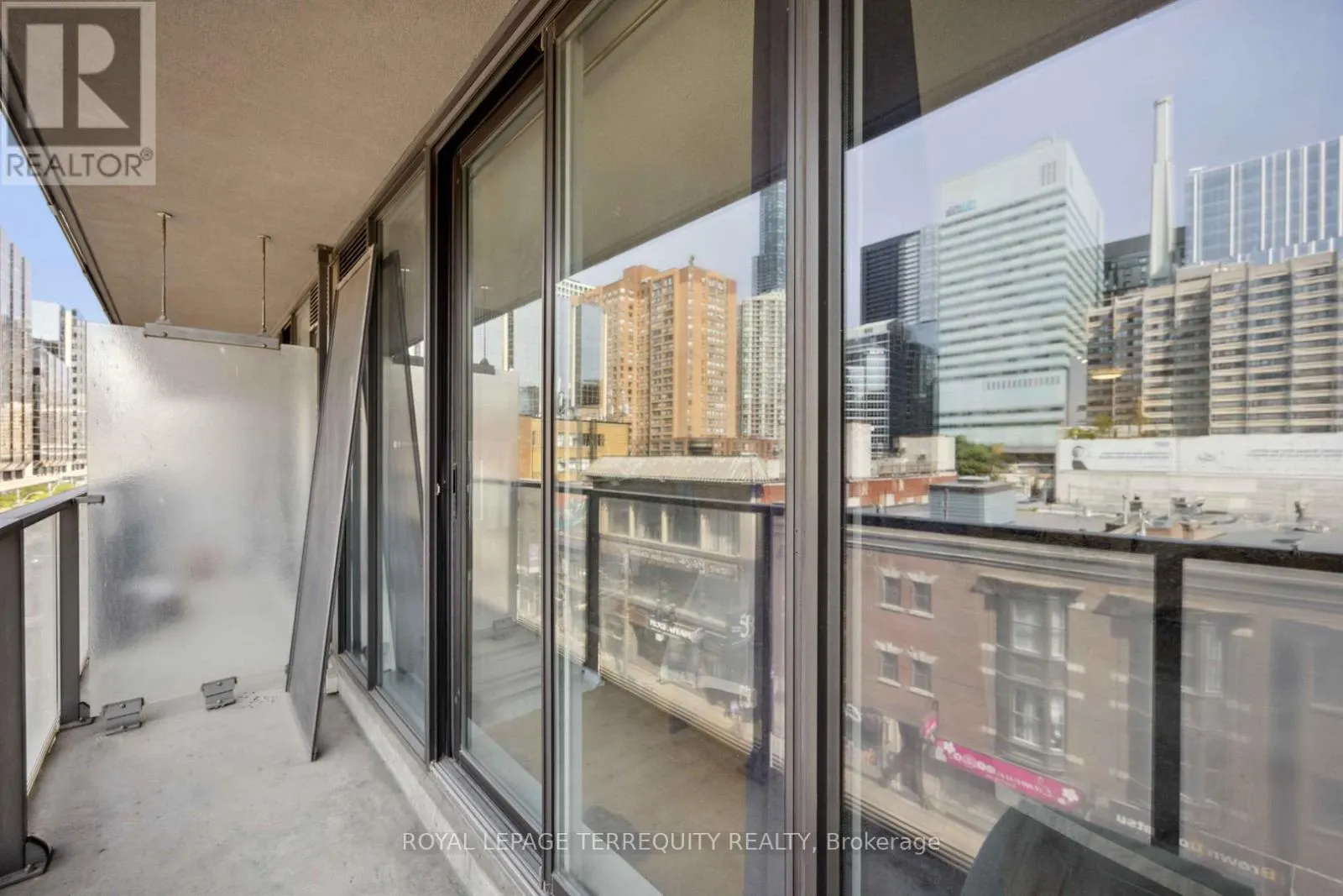 729 - 111 ELIZABETH STREET