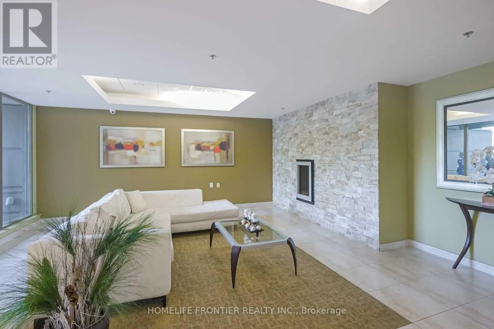 201 - 920 SHEPPARD AVENUE W
