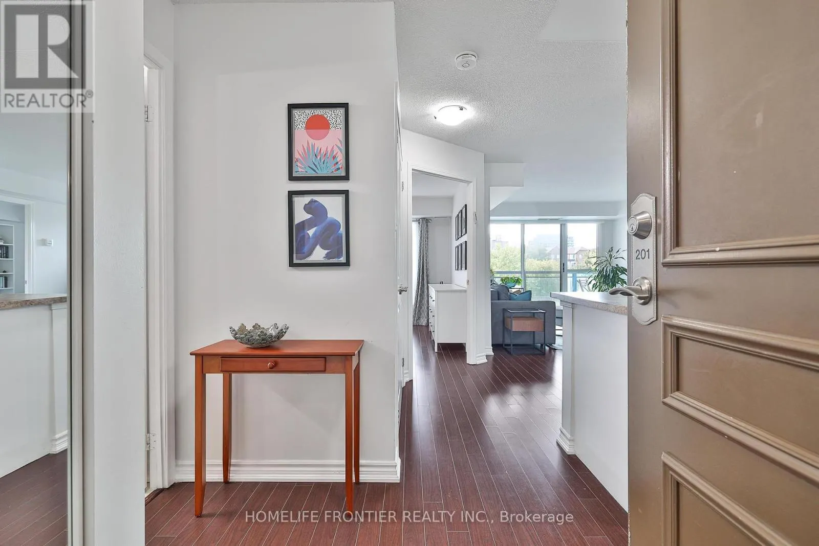 201 - 920 SHEPPARD AVENUE W