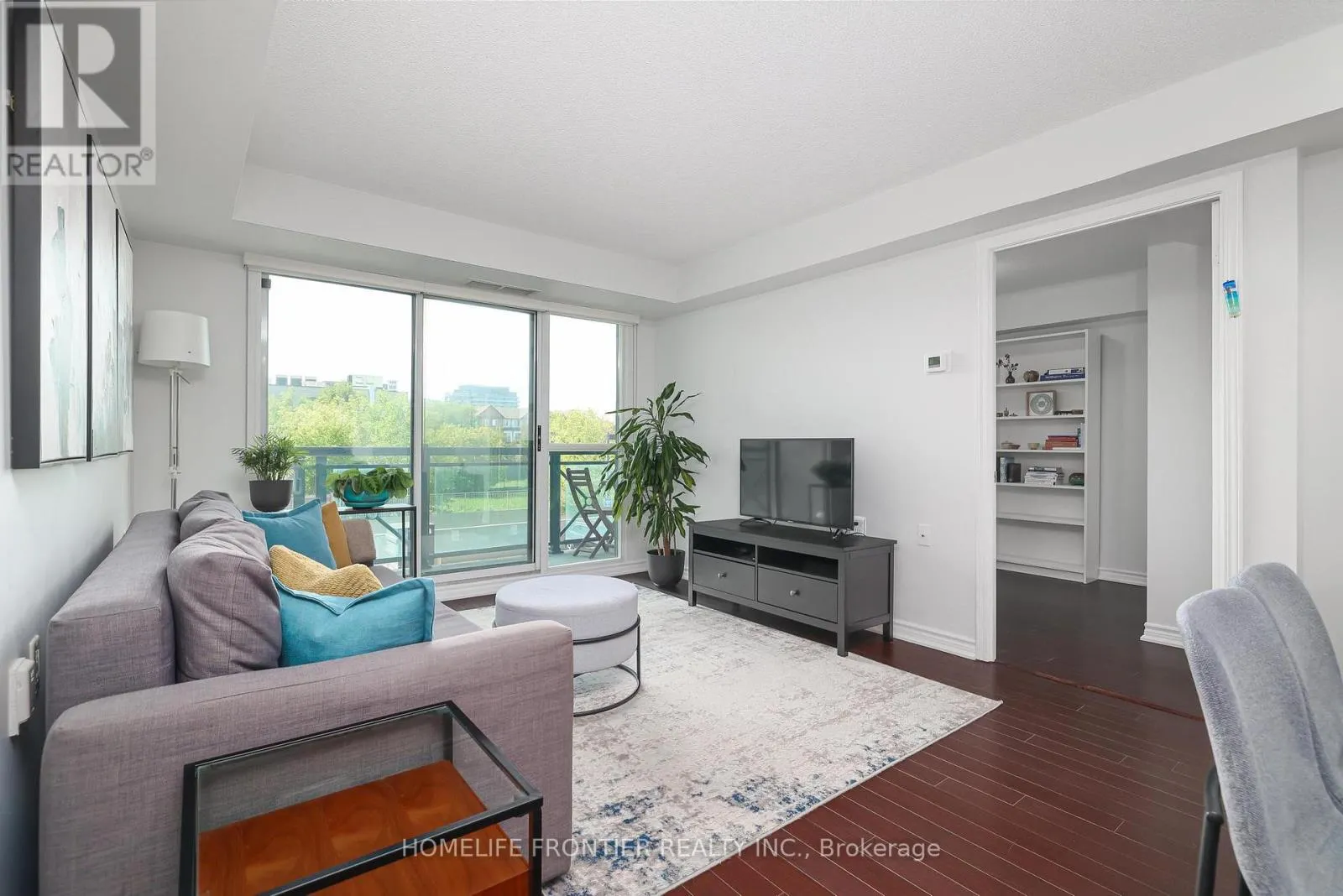 201 - 920 SHEPPARD AVENUE W