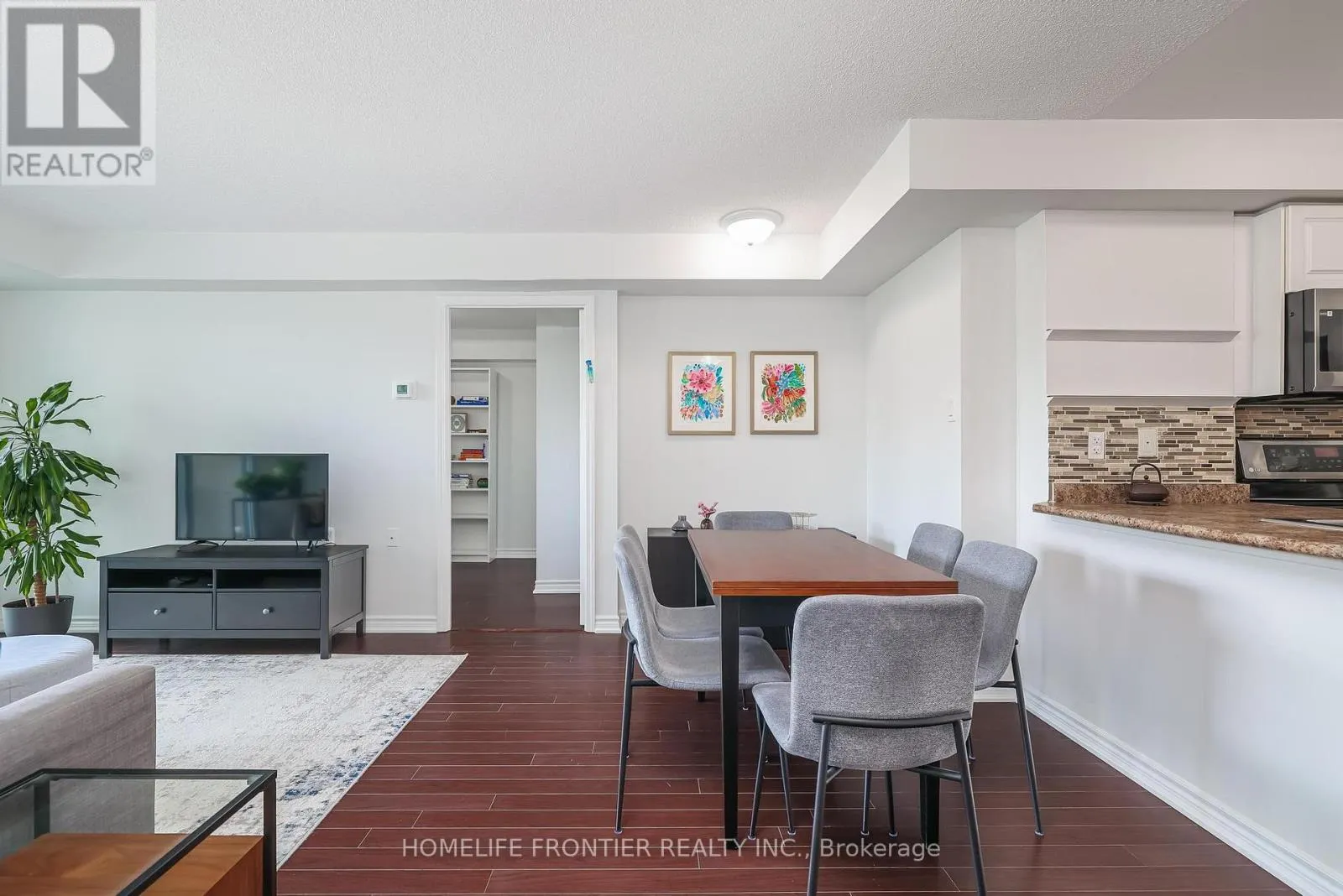 201 - 920 SHEPPARD AVENUE W