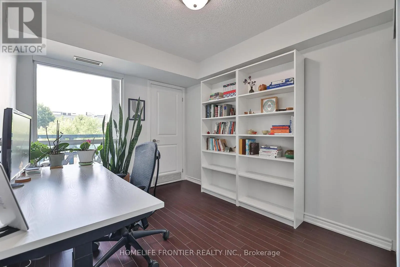 201 - 920 SHEPPARD AVENUE W