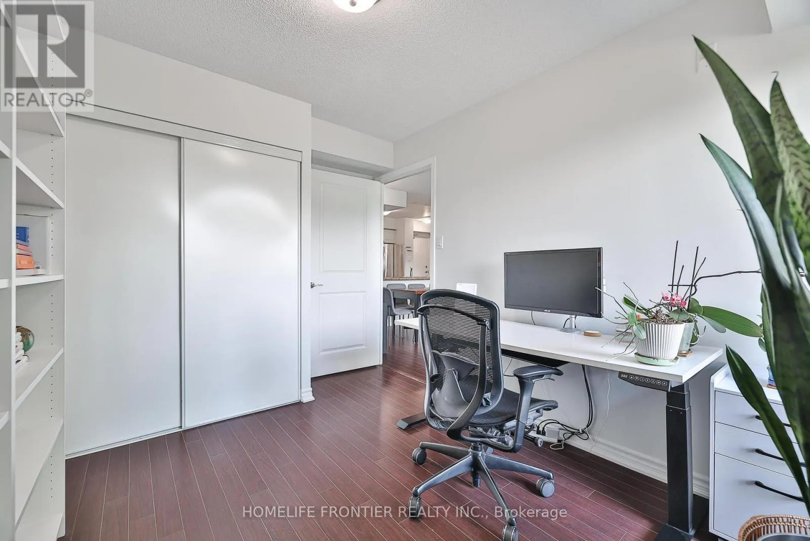 201 - 920 SHEPPARD AVENUE W