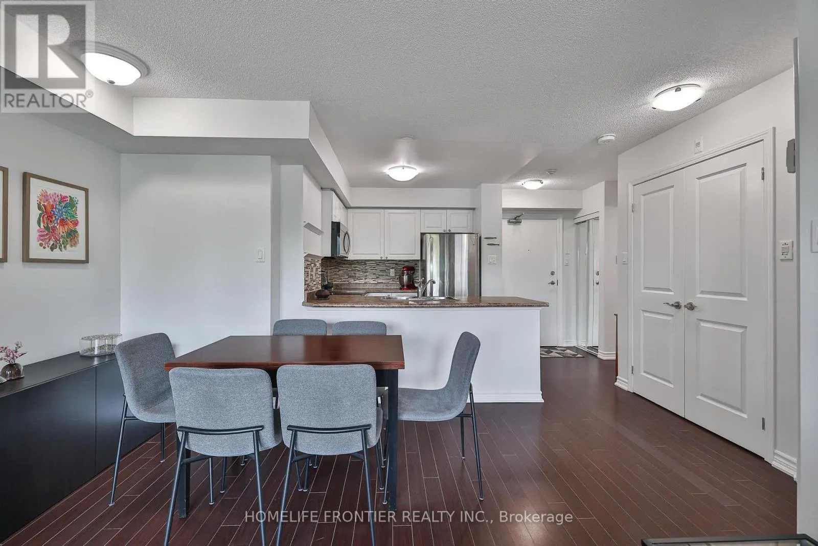 201 - 920 SHEPPARD AVENUE W