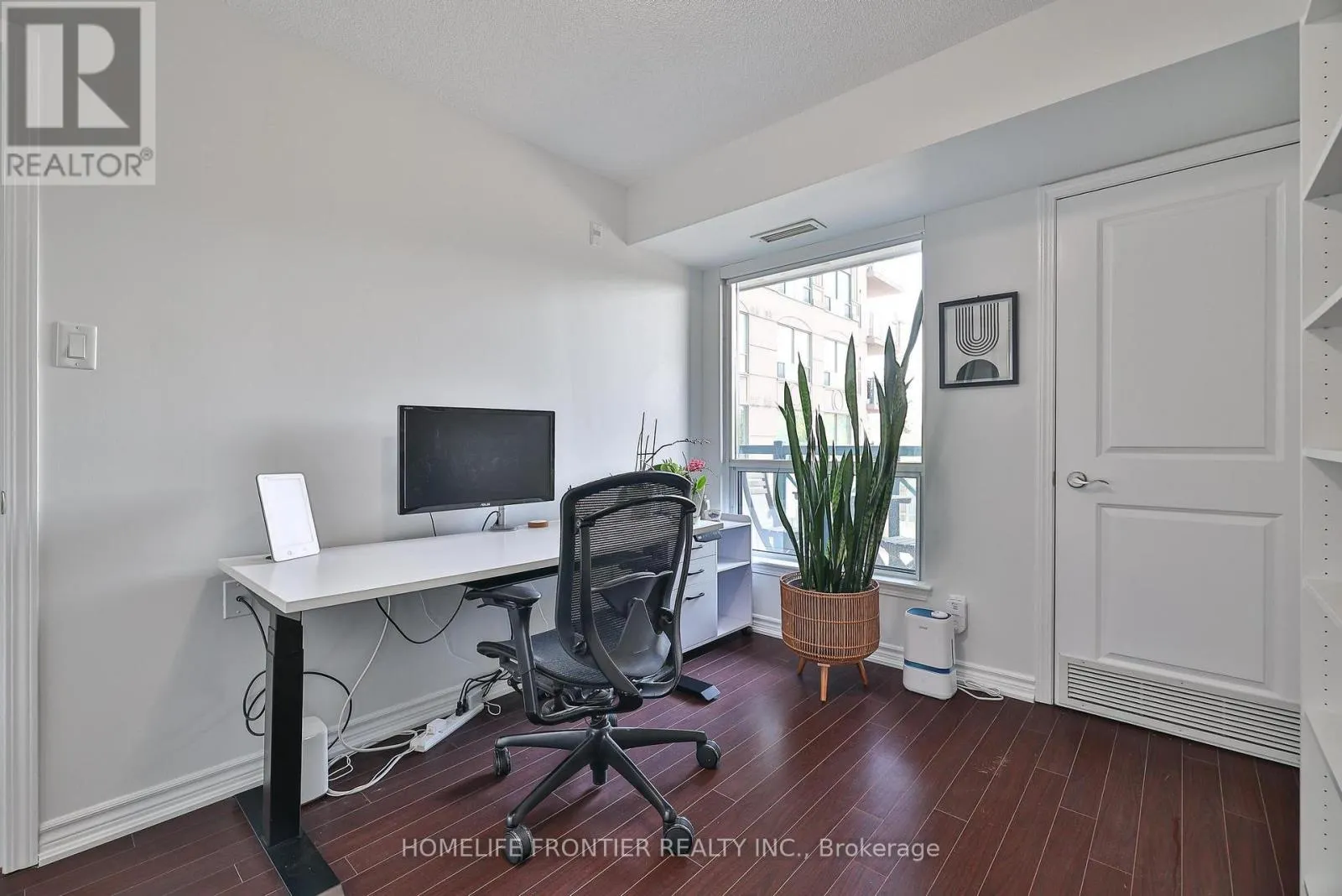 201 - 920 SHEPPARD AVENUE W