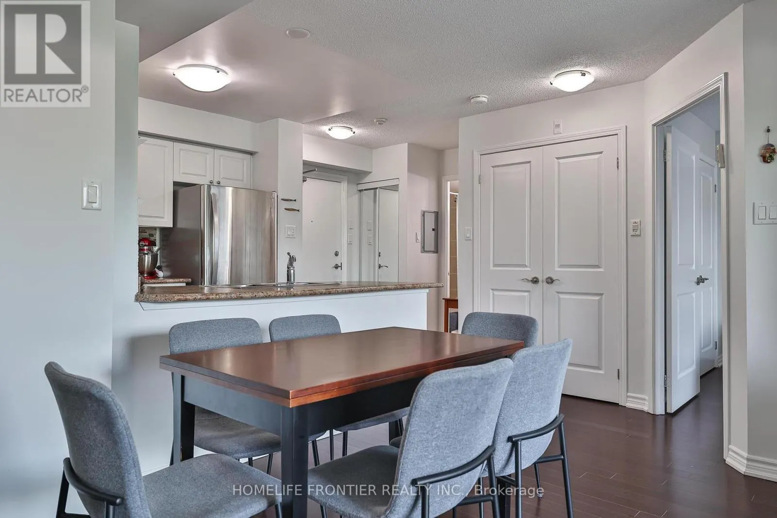 201 - 920 SHEPPARD AVENUE W