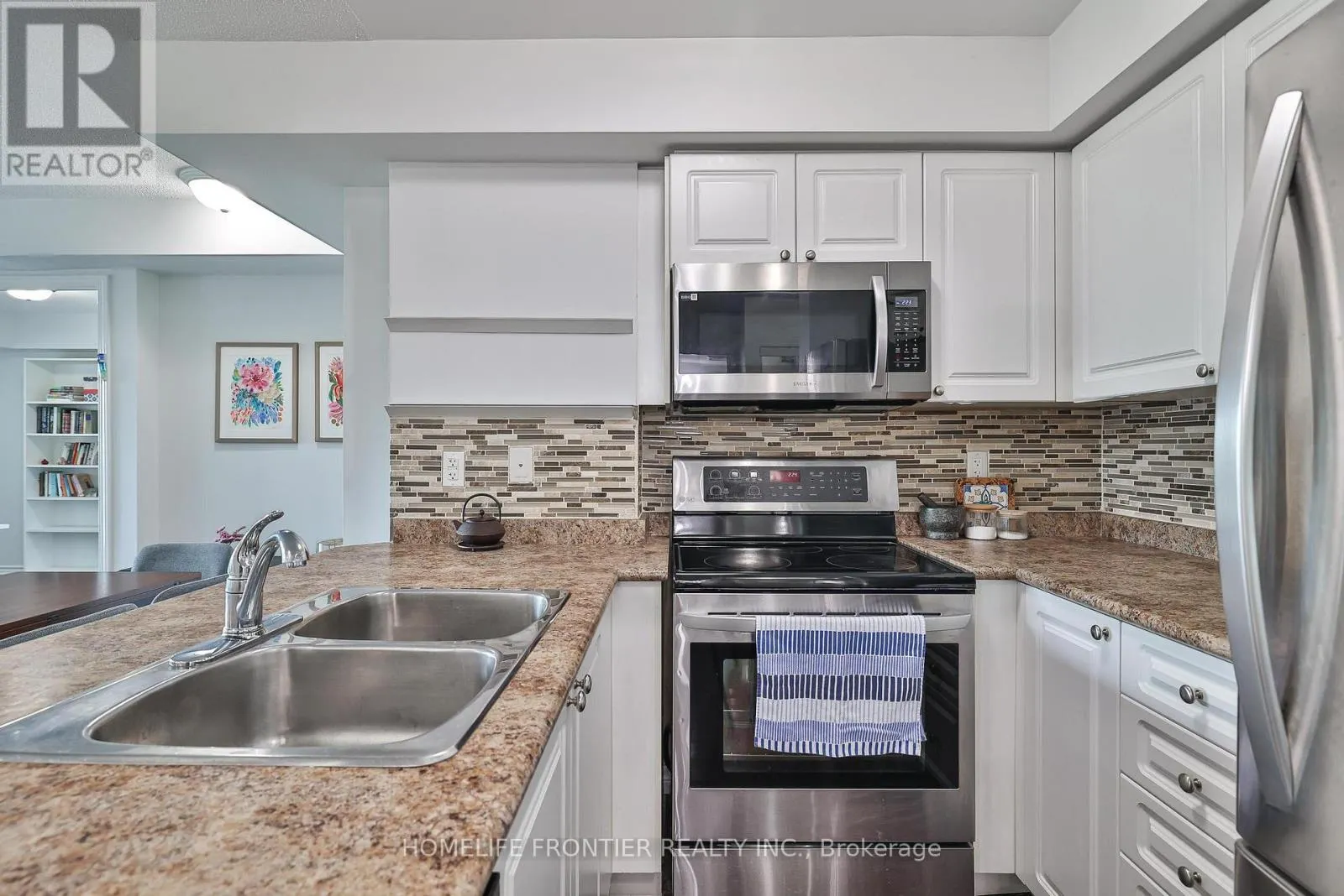 201 - 920 SHEPPARD AVENUE W