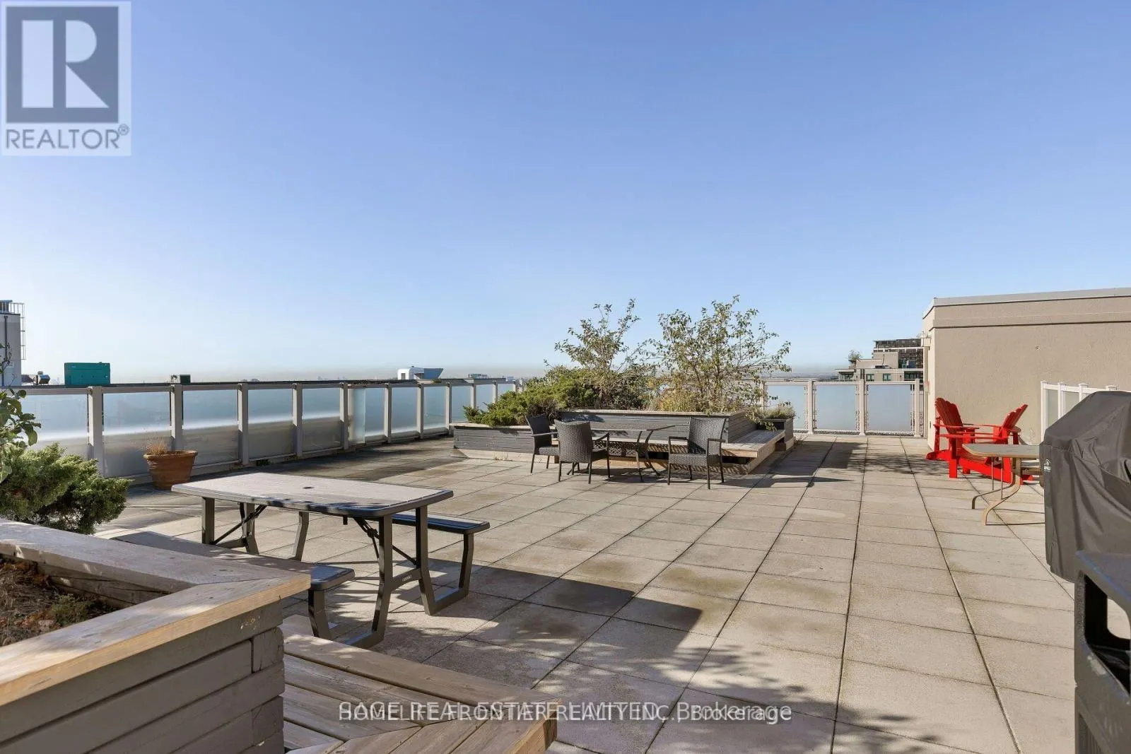201 - 920 SHEPPARD AVENUE W