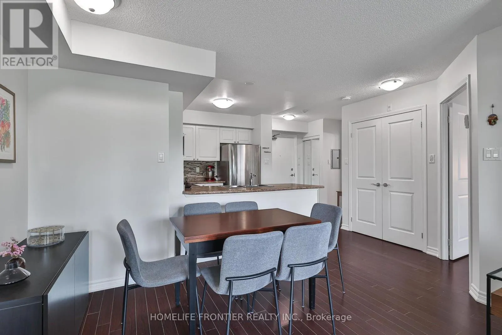 201 - 920 SHEPPARD AVENUE W
