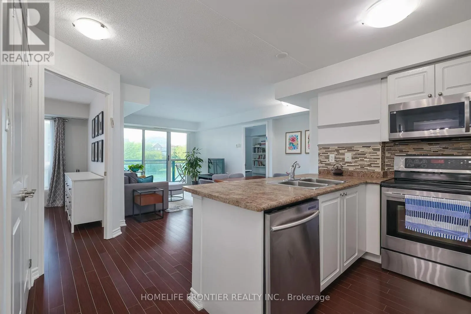 201 - 920 SHEPPARD AVENUE W