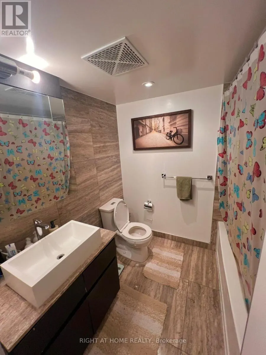 1211 - 15 ICEBOAT TERRACE