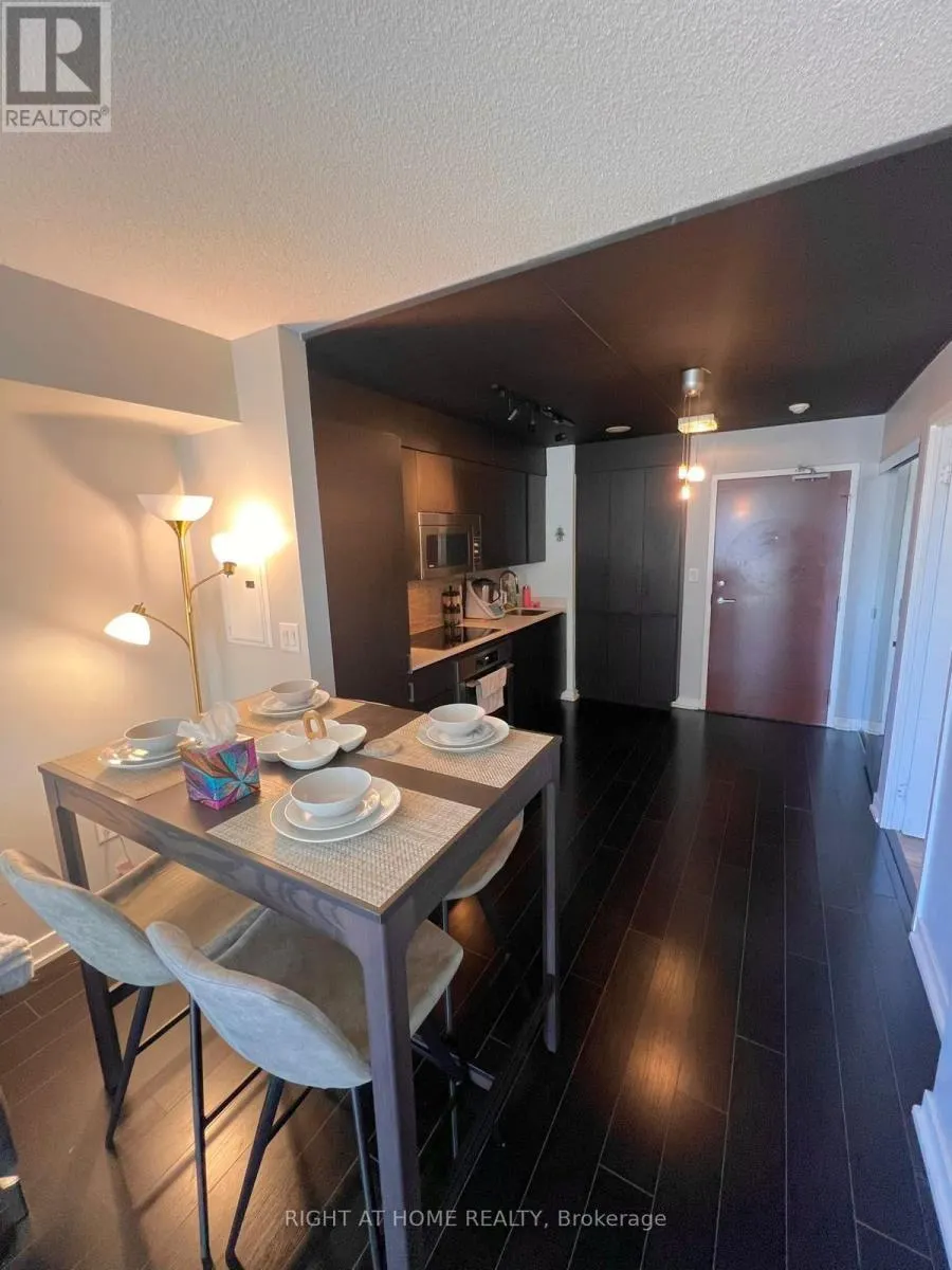 1211 - 15 ICEBOAT TERRACE
