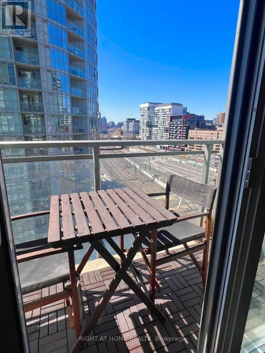 1211 - 15 ICEBOAT TERRACE