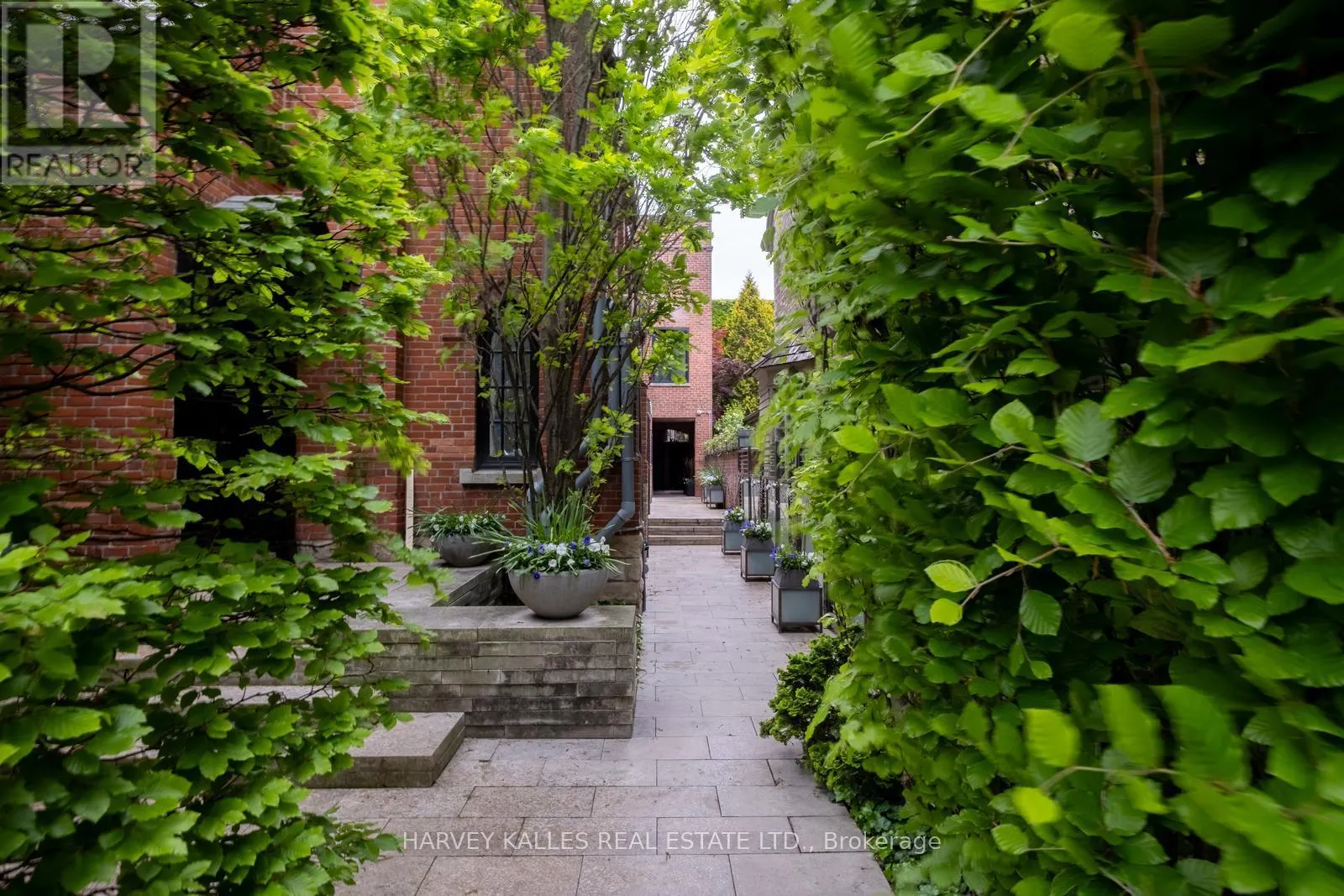 3 - 12 MACPHERSON AVENUE